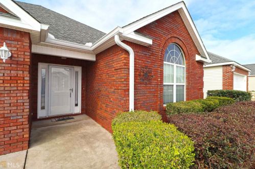 305 Lancaster Ln, Lithonia, GA 31028-8006