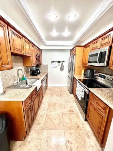 924 Lamark Dr, Anaheim CA  92802 exterior