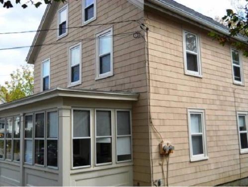 44 Pleasant St, Somersworth, NH 03878-2523