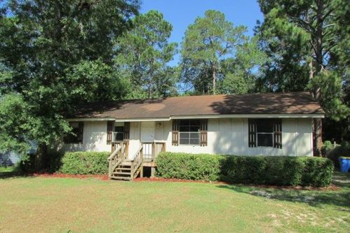 1211 Sussex Dr, Tifton, GA 31794-3777