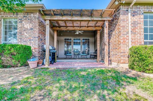 7308 Spring Oak Dr, North Richland Hills TX  76182-3708 exterior