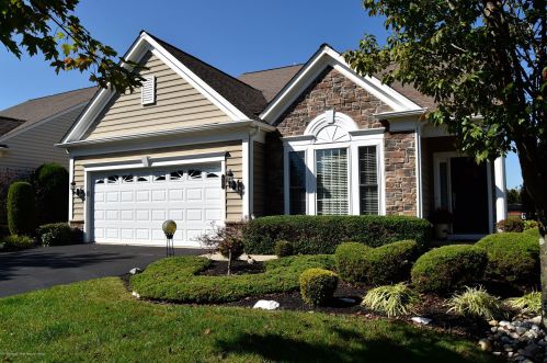 11 Montrose Ln, Lakehurst, NJ 08759-7314