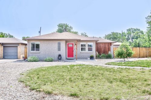 2938 Oneida St, Denver CO  80207-2913 exterior