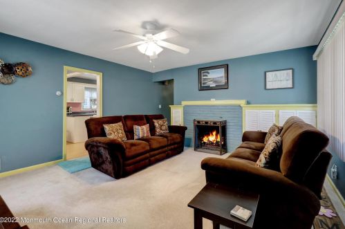 4 Elizabeth Pkwy, Tinton Falls, NJ 07724-1733