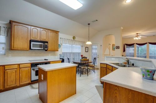8028 Pretoria Pl, Fort Worth TX  76123-1831 exterior