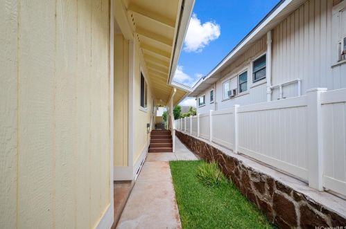 652 9th Ave, Honolulu HI  96816-2101 exterior