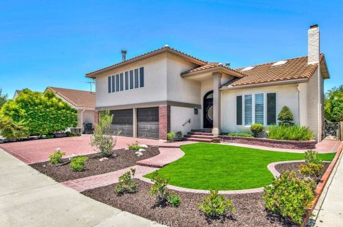 9781 Cathay Cir, Huntington Beach CA  92646-4817 exterior