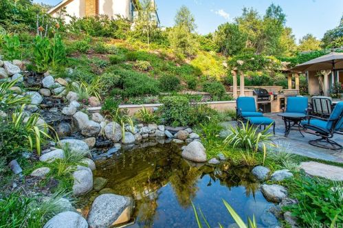 2010 Buckingham Pl, Glendale CA  91206-1401 exterior