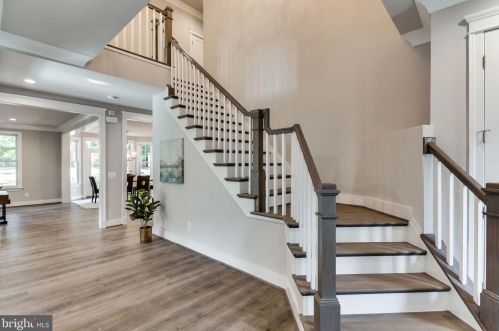 6465 Rochester St, Falls Church, VA 22043-1939