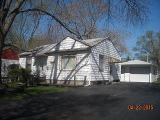 1781 Sunnyside Ave, Kankakee, IL 60901-5747