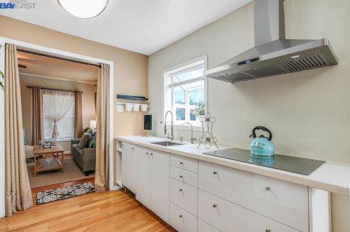 1567 Plaza Dr, San Leandro CA  94578-1968 exterior