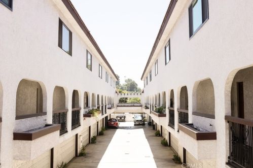 1502 Rock Glen Ave, Glendale CA  91205-2077 exterior