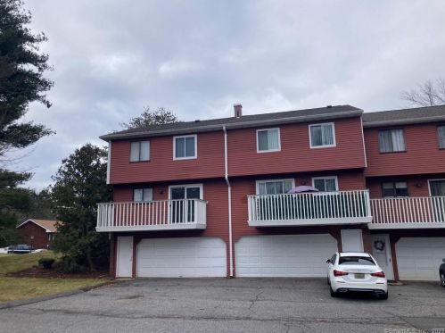 132 Churchill Dr, Hartford, CT 06111-4003