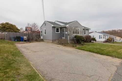 100 Evergreen Ave, Tiverton, RI 02878-1440