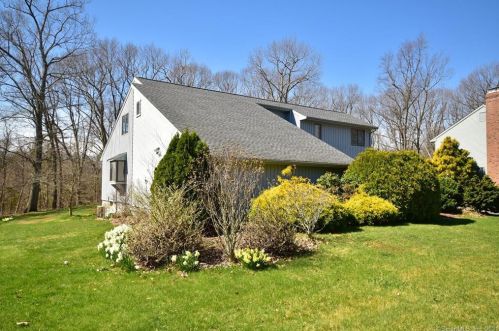 44 Evans Xing, Wapping, CT 06074-2201