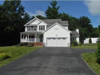 25 Newstead St, Hudson, NH 03052-1073
