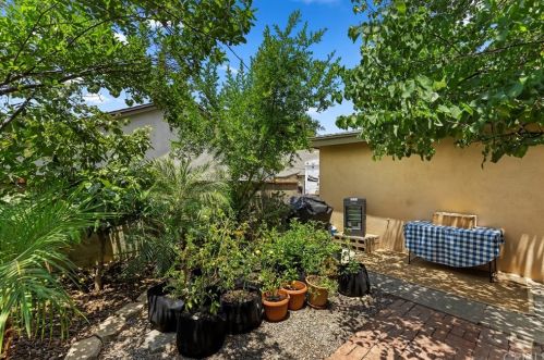 3391 Mono Dr, Riverside CA  92506-2151 exterior