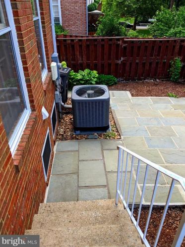 8069 Powderbrook Ln, Springfield VA  22153-2927 exterior