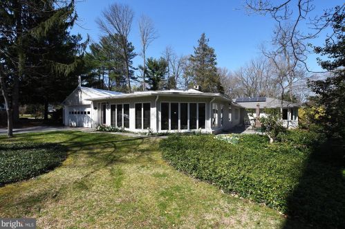 42 Rabbit Run Rd, Media, PA 19086-6218