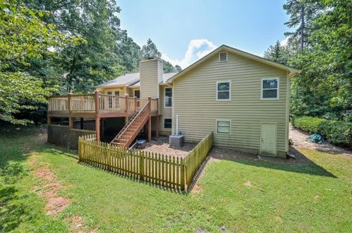 2255 Sparrow Ridge Dr, Marietta, GA 30066-2148