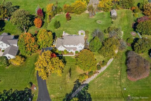 7 Crestview Dr, Oswego IL  60543-9475 exterior