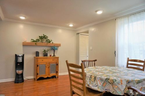 104 Oak St, Avenel, NJ 07001-1845