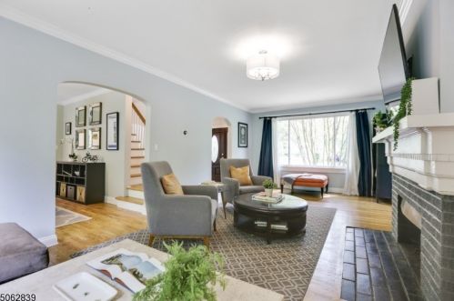 23 Park Rd, Maplewood, NJ 07040-2215