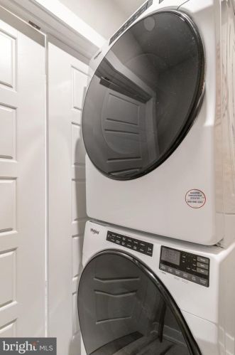 2209 Broad St, Philadelphia PA 19148-2916 exterior