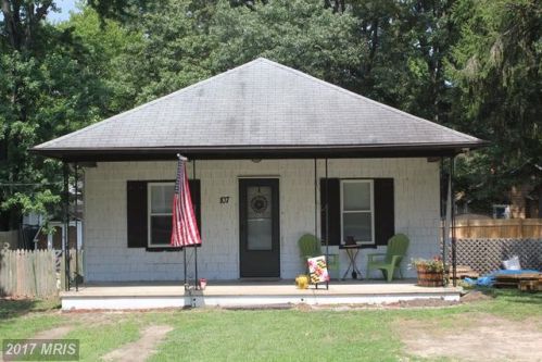 107 Magnolia Ave, Riviera Beach MD  21122-4336 exterior