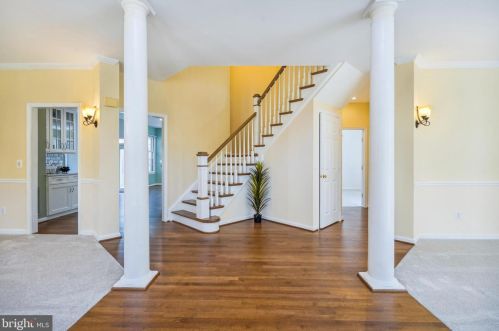 12901 Harrington Ct, Herndon, VA 20171-2355