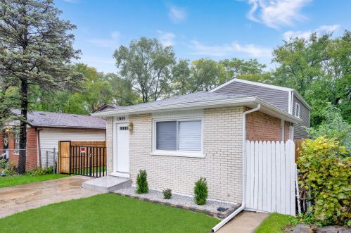 13409 Karlov Ave, Robbins, IL 60472-1005