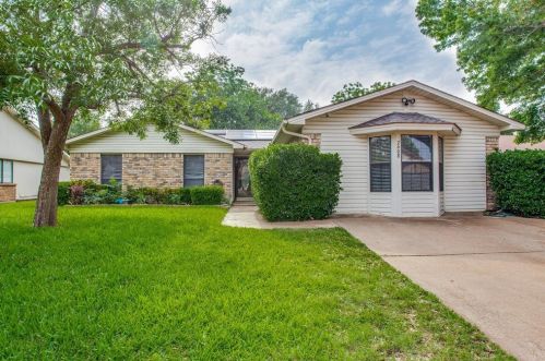 7608 Xavier Dr, Fort Worth, TX 76133-7639