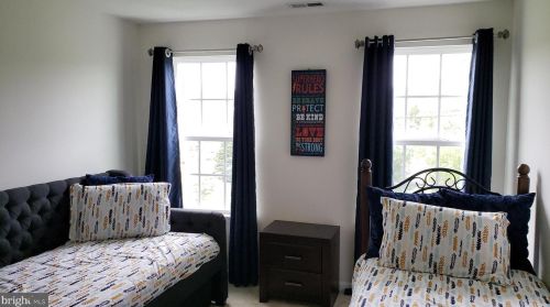 6 Sundance Dr, Trenton NJ 08619-3968 exterior