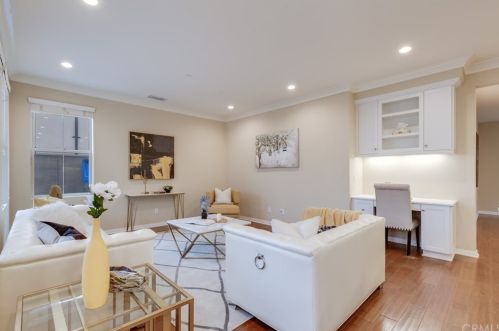 88 Rembrandt, Irvine CA  92620-7314 exterior