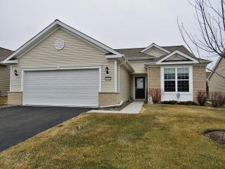 2743 Beacon Point Cir, Hoffman Estates, IL 60124-3114