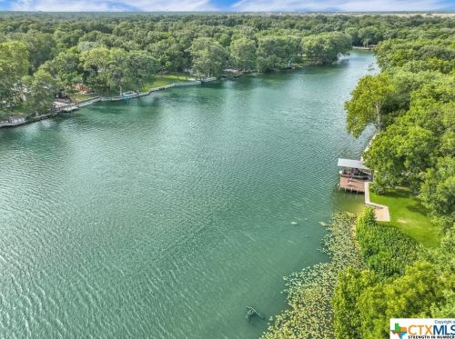 332 Mdw Lk Dr, Seguin TX 78155-9206 exterior