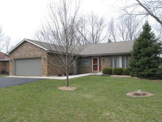 20708 Canterbury St, Joliet, IL 60404-8923