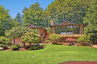 913 Sea Vista Pl, Edmonds, WA 98020-3950