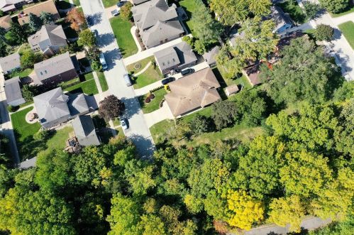 6906 Jarvis Ave, Niles IL  60714-4016 exterior