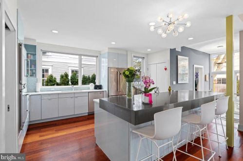 31 Maple St, Princeton NJ  08542-3850 exterior