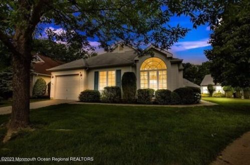 8 Regent Sq, Jackson Twp, NJ 08527-3969