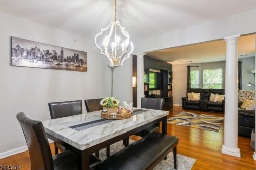 121 Forest Dr, Piscataway NJ  08854-2273 exterior