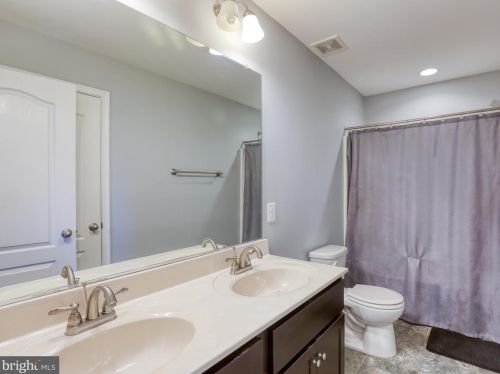 365 Chickamauga Dr, Harpers Ferry WV 25425-3633 exterior