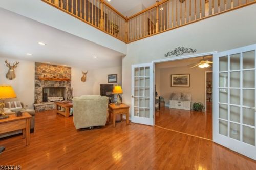 8 Lionel Pl, Whippany, NJ