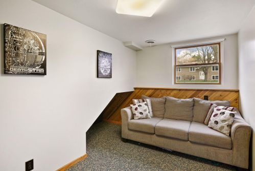 1444 Balsam St, Saint Paul MN  55122-1855 exterior