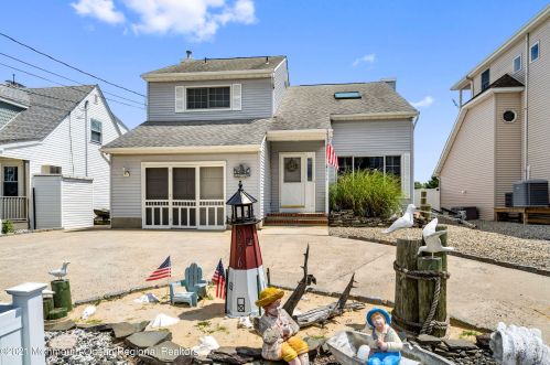 956 Meadowlark Dr, Lacey Township, NJ 08734-2021