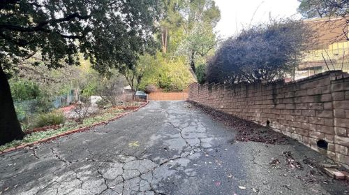 4620 Encino Ave, Van Nuys CA  91316-3844 exterior