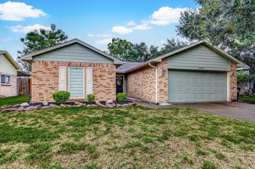 1038 Brompton Dr, Pearland, TX 77584-2212