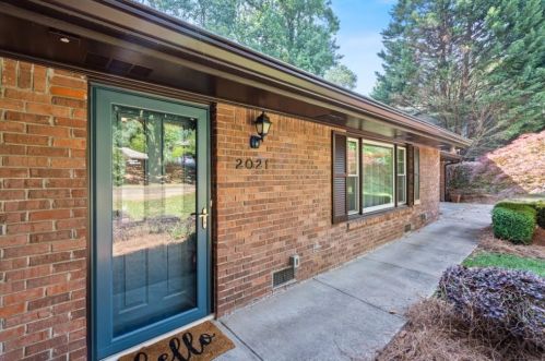 2021 Chesterfield Dr, Atlanta, GA 30345-3703