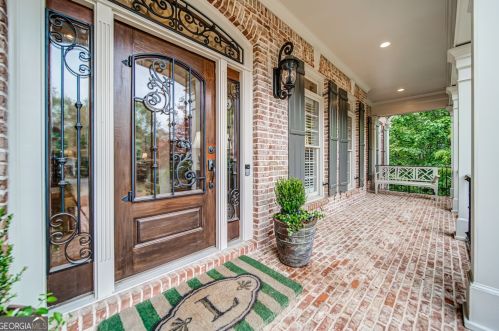 9070 Huntcliff Trce, Atlanta, GA 30350-1734